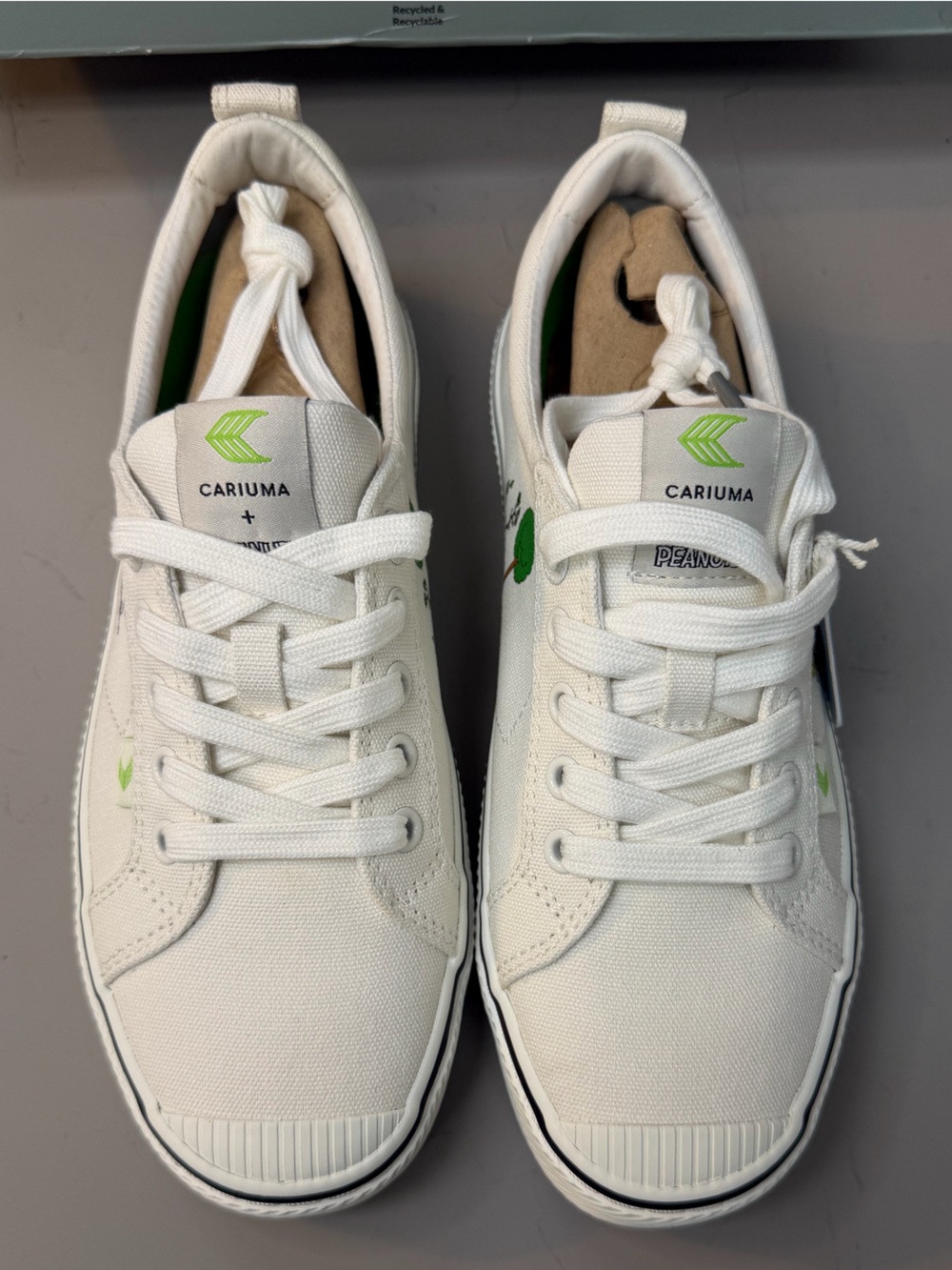 Cariuma White Canvas Sneakers Accents peanuts collaboration ladies 8